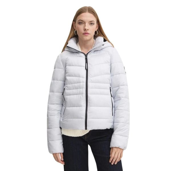 Damska ocieplana kurtka puchowa Superdry Fuji Quilt. Fioletowe kurtki damskie Superdry, bez wzorów, z puchu, bez kaptura. W wyprzedaży za 429.50 zł.
