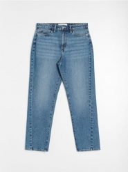 Jeansy mom fit z przekręconym szwem - niebieski. Niebieskie jeansy damskie Sinsay. Za 59.99 zł.