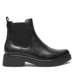 Botki Caprice. Czarne botki damskie Caprice, bez obcasa, na płaskiej podeszwie, bez zapięcia. Za 499.99 zł.