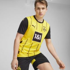 Koszulka piłkarska Borussia Dortmund Domowa sezon 24/25. Bluzki damskie Puma, s, bez wzorów, z materiału, bez kołnierzyka, bez ramiączek. W wyprzedaży za 279.99 zł.