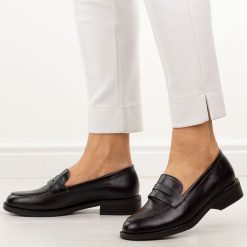 Czarne mokasyny damskie M.Daszyński 2398-4. Czarne mokasyny damskie M.Daszyński, na jesień, z jeansu, z okrągłym noskiem, bez obcasa. Za 159.00 zł.