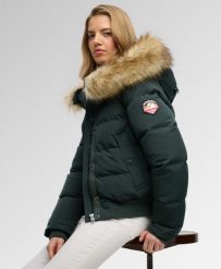 Superdry Kurtka Bomber Everest z kapturem z recyklingowanego poliestru. Zielone kurtki damskie Superdry, bez wzorów, z kapturem. Za 802.65 zł.