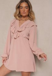 Różowa Kopertowa Sukienka z Żabotem Ozdobiona Falbankami Melosia. Czerwone sukienki damskie Renee, bez wzorów, eleganckie, bez ramiączek. W wyprzedaży za 55.99 zł.