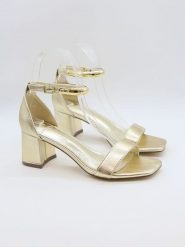 Bellucci Sandały w kolorze złotym na obcasie rozmiar: 36. Żółte sandały damskie Bellucci, bez wzorów, z otwartym noskiem, bez obcasa, na koturnie, bez zapięcia. Za 104.99 zł.