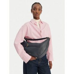 Torebka Coccinelle. Niebieskie torebki klasyczne damskie Coccinelle, bez dodatków. Za 1,599.99 zł.