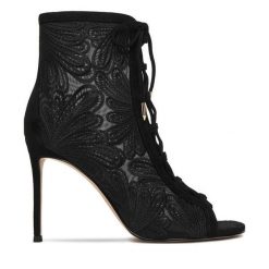 Botki Eva Minge. Czarne botki damskie Eva Minge, bez obcasa, na szpilce, bez zapięcia. Za 499.99 zł.