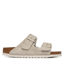 Klapki Birkenstock. Brązowe klapki damskie Birkenstock, bez wzorów, bez obcasa, bez zapięcia. Za 509.99 zł.