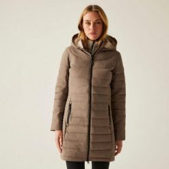 Płaszcz ocieplany damski REGATTA Andria. Brązowe płaszcze damskie Regatta, bez wzorów, z puchu, bez kaptura. Za 239.99 zł.