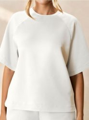 Bluza z krótkim rękawem soft touch - kremowy. Białe bluzy damskie Sinsay, l, bez wzorów, z dzianiny, bez kaptura. Za 39.99 zł.