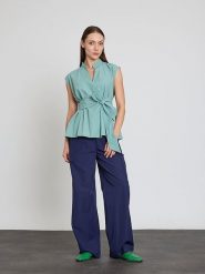 BGN Bluzka w kolorze turkusowym rozmiar: 36. Niebieskie bluzki damskie BGN, bez wzorów, z tkaniny, bez kołnierzyka, bez ramiączek. Za 86.99 zł.