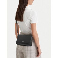 Torebka Lasocki. Czarne listonoszki damskie Lasocki, bez wzorów, bez dodatków. Za 159.99 zł.