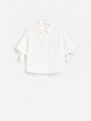 Ażurowa koszula z wiązaniem - złamana biel. Koszule damskie Reserved, l, w ażurowe wzory, z bawełny, bez kołnierzyka, bez ramiączek. Za 119.99 zł.