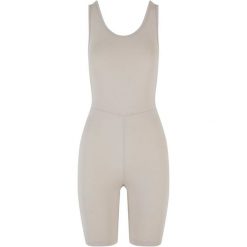 Krótki kombinezon damski Urban Classics Organic. Szare kombinezony damskie Urban Classics, m, bez wzorów, z bawełny, bez kołnierzyka, bez ramiączek, krótkie. Za 84.65 zł.