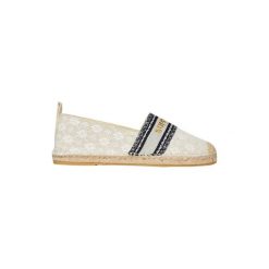 Espadryle z płótna z wstawką dla kobiet Superdry. Brązowe espadryle damskie Superdry, bez wzorów, z koronki, bez obcasa. W wyprzedaży za 162.85 zł.