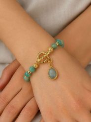 L'Atelier de Gaia Pozłacana bransoletka z zawieszką rozmiar: onesize. Zielone bransoletki damskie L'Atelier de Gaia, pozłacane. Za 49.95 zł.