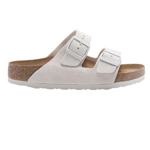 Klapki turystyczne damskie Birkenstock Arizona 1026817. Białe klapki damskie Birkenstock, bez wzorów, ze skóry, bez obcasa, bez zapięcia. Za 744.00 zł.