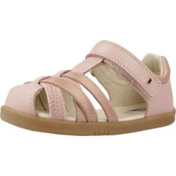 Sandały BOBUX 636701B Rose. Czerwone sandały damskie Bobux, bez wzorów, ze skóry, bez obcasa, bez zapięcia. Za 271.99 zł.