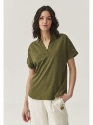 TATUUM Koszulka w kolorze khaki rozmiar: L. Brązowe bluzki damskie TATUUM, l, bez wzorów, bez kołnierzyka, bez ramiączek. Za 114.17 zł.