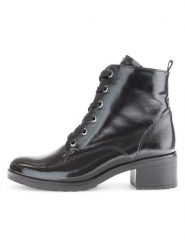 Gabor Skórzane botki w kolorze czarnym na obcasie rozmiar: 38. Czarne botki damskie Gabor, z lakierowanej skóry, eleganckie, bez obcasa, na obcasie, bez zapięcia. Za 274.95 zł.
