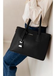 Lia Biassoni Skórzana torebka w kolorze czarnym - 38 x 24 x 15 cm rozmiar: onesize. Czarne torebki klasyczne damskie Lia Biassoni, z materiału, przez ramię, bez dodatków. Za 304.99 zł.