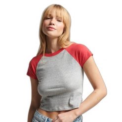 T-shirt z bawełny organicznej dla kobiet Superdry Vintage Tiny Baseball. Czerwone t-shirty damskie Superdry, bez wzorów, z bawełny, bez kołnierzyka. W wyprzedaży za 66.10 zł.