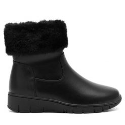 Botki Clara Barson. Czarne botki damskie Clara Barson, bez obcasa, na płaskiej podeszwie, bez zapięcia. Za 169.99 zł.