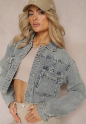 Jasnoniebieska Jeansowa Kurtka na Guziki ze Strzępionym Dołem i Kieszeniami z Klapami Elitiare. Niebieskie kurtki damskie Renee, l, bez wzorów, z jeansu, bez kaptura. Za 159.99 zł.