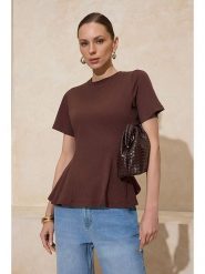 Trendyol Koszulka w kolorze brązowym rozmiar: M. Brązowe bluzki damskie Trendyol, m, bez wzorów, z bawełny, bez kołnierzyka, bez ramiączek. Za 68.95 zł.