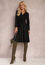 Czarna Sukienka Phlorinis. Czarne sukienki damskie Renee, bez wzorów, z materiału, bez ramiączek. W wyprzedaży za 143.99 zł.