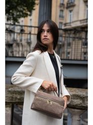 Maison héritage PARIS Skórzana torebka "Simos" w kolorze jasnobrązowym - 25 x 22 x 10 cm rozmiar: onesize. Brązowe torebki klasyczne damskie maison héritage PARIS, z materiału, przez ramię, bez dodatków. Za 260.99 zł.