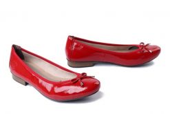 RIEKER 51950-33 red, baleriny damskie. Czerwone czółenka damskie Rieker, bez wzorów, bez obcasa, na obcasie. Za 289.90 zł.