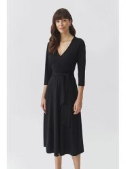 TATUUM Sukienka "Iga 2" w kolorze czarnym rozmiar: XL. Czarne sukienki damskie TATUUM, bez wzorów, z tkaniny, bez ramiączek. Za 178.79 zł.