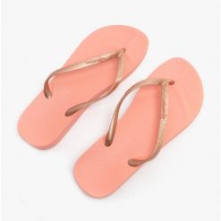 Japonki plażowe damskie Ipanema Anatomic Tan Fem. Czerwone klapki damskie Ipanema, bez wzorów, bez obcasa, bez zapięcia. Za 59.99 zł.
