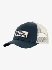 Czapka z daszkiem Fjallraven Langtradarkeps. Białe czapki z daszkiem damskie Fjällräven, bez wzorów, z bawełny. Za 178.49 zł.
