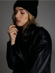 Wełniana czapka z kaszmirem - czarny. Czarne czapki damskie Reserved, bez wzorów, z kaszmiru. W wyprzedaży za 69.99 zł.