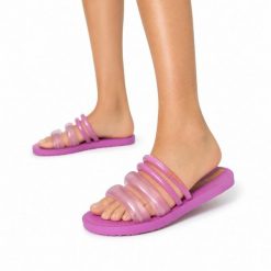 Klapki damskie Ipanema 26727 PUFFER TIRAS FEM. Czerwone klapki damskie Ipanema, bez wzorów, z materiału, bez obcasa, bez zapięcia. Za 69.00 zł.