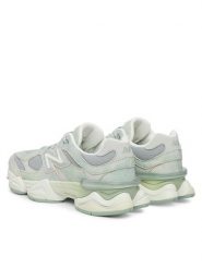 New Balance Sneakersy U90608Z4 Zielony. Zielone obuwie sportowe damskie New Balance, z nubiku, bez zapięcia. Za 799.99 zł.