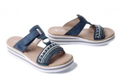 RIEKER V02M6-15 blue, klapki damskie. Niebieskie klapki damskie Rieker, bez wzorów, bez obcasa, na koturnie, bez zapięcia. Za 255.92 zł.