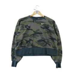 Second life - Bluza damska Nike Rebel Cropped Camo zielona - Jak nowy. Zielone bluzy damskie Nike, s, bez wzorów, bez kaptura. Za 127.76 zł.