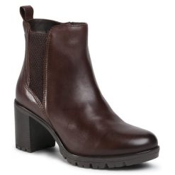Botki Lasocki. Brązowe botki damskie Lasocki, bez obcasa, na słupku, bez zapięcia. Za 120.99 zł.