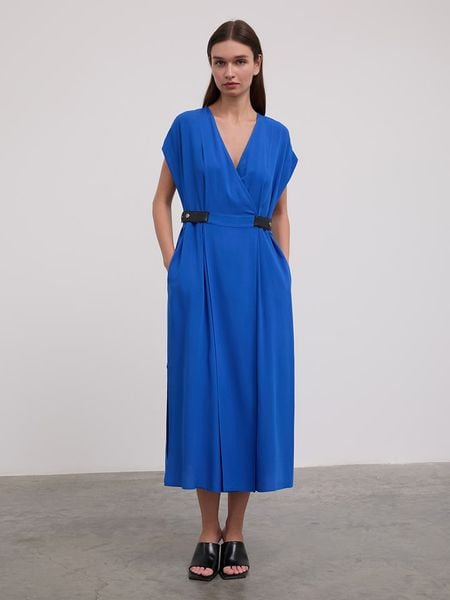 BGN Sukienka w kolorze niebieskim rozmiar: 38. Niebieskie sukienki damskie BGN, bez wzorów, ze skóry, bez ramiączek. Za 101.23 zł.