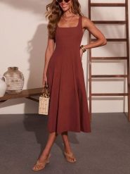 Milan Kiss Sukienka w kolorze brązowym rozmiar: XL. Brązowe sukienki damskie Milan Kiss, bez wzorów, bez ramiączek. Za 244.95 zł.