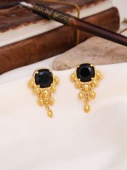 L'Atelier de Gaia Pozłacane kolczyki-wkrętki z kocim okiem rozmiar: onesize. Czarne kolczyki damskie L'Atelier de Gaia, pozłacane. Za 56.99 zł.