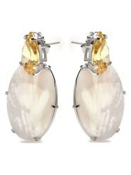 Luxenter Srebrne kolczyki-wkrętki z masą perłową i cyrkoniami rozmiar: onesize. Białe kolczyki damskie Luxenter, z cyrkonią, srebrne. Za 630.99 zł.