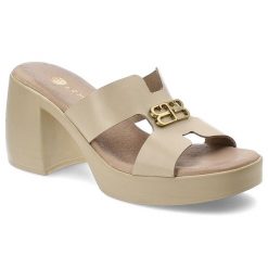 Beżowe Klapki Armodo Eleganckie Obuwie Damskie. Brązowe klapki damskie Armodo, bez wzorów, bez obcasa, na obcasie, bez zapięcia. Za 269.00 zł.