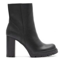Botki Clara Barson. Czarne botki damskie Clara Barson, bez obcasa, na słupku, bez zapięcia. Za 169.99 zł.