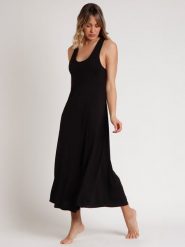 Admas Sukienka w kolorze czarnym rozmiar: L. Czarne sukienki damskie admas, bez wzorów, z wiskozy, sportowe, bez ramiączek. Za 153.71 zł.