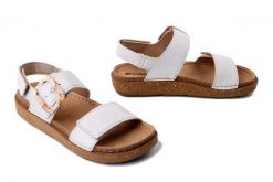 INBLU ED-26 002 beżowy, sandały damskie. Brązowe sandały damskie Inblu, bez wzorów, bez obcasa, na koturnie, bez zapięcia. Za 125.90 zł.