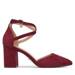 Czółenka DeeZee. Czerwone czółenka damskie DeeZee, bez wzorów, bez obcasa. Za 119.99 zł.