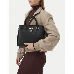 Torebka Nine West. Czarne kuferki damskie Nine West, bez wzorów, bez dodatków. Za 299.99 zł.
